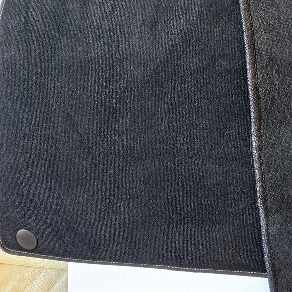 Mercedes carpeted floor mats - Picture 6 of 11